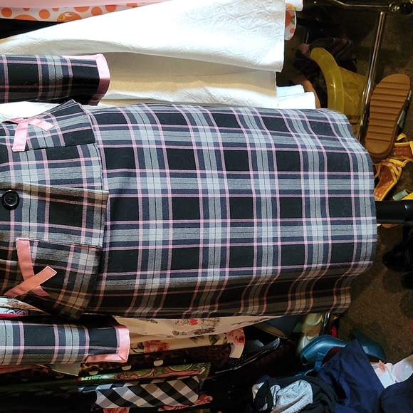 Beautiful Plaid Suit - Picture 3 of 6